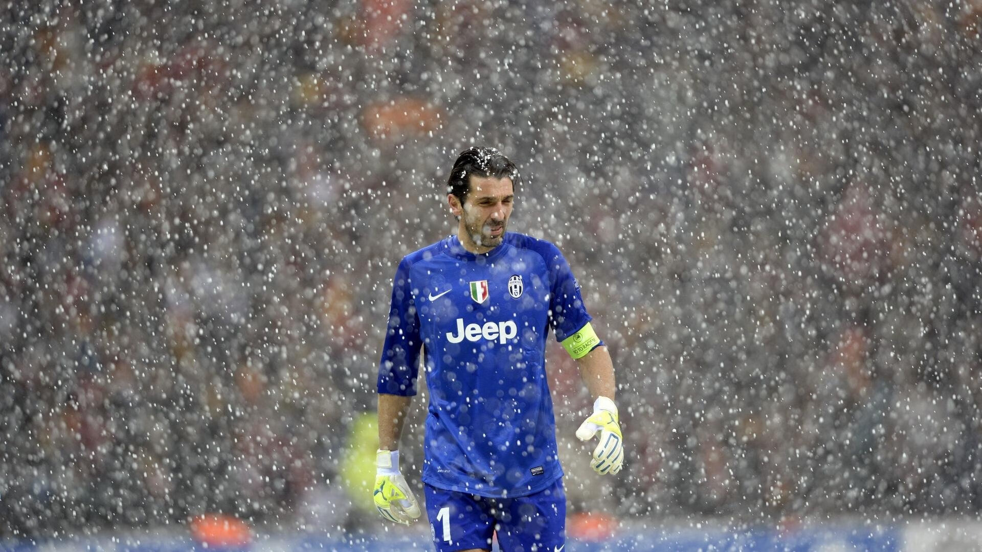 中国足球联赛支持地方少数民族足球文化交流，国足中的少数民族球员